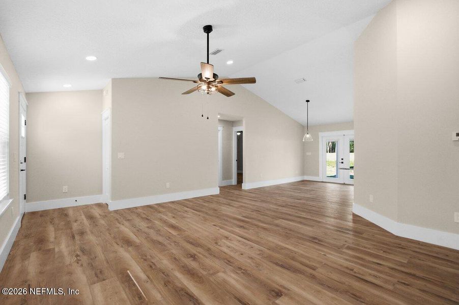 Spacious, unfurnished interior of a new home in , Jacksonville (Image 20).