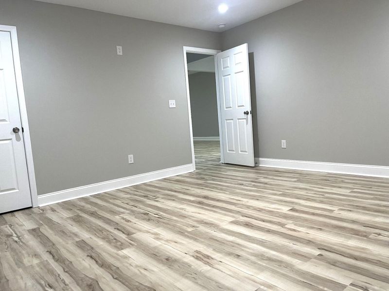 Spacious, unfurnished interior of a new home in , Walterboro (Image 9).