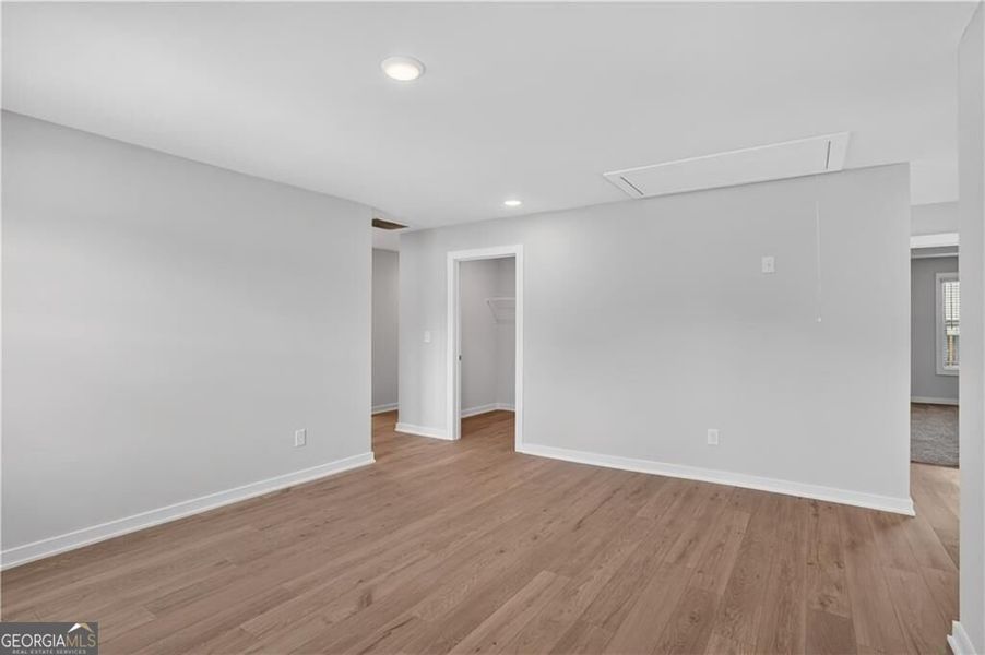Spacious, unfurnished interior of a new home in The Fairways at Mirror Lake, Villa Rica (Image 57).