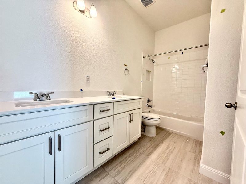 Furnished interior view inside a new home in Porter Country, Buda (Image 6).