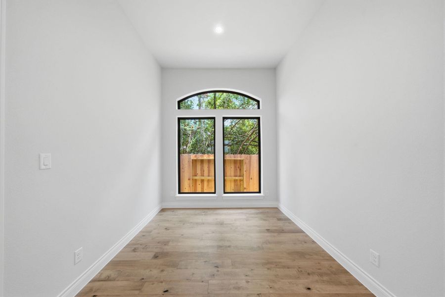 Spacious, unfurnished interior of a new home in The Woodlands Hills 65′, Willis (Image 25). Spacious, unfurnished interior of a new home in The Woodlands Hills 65′, Willis (Image 25).