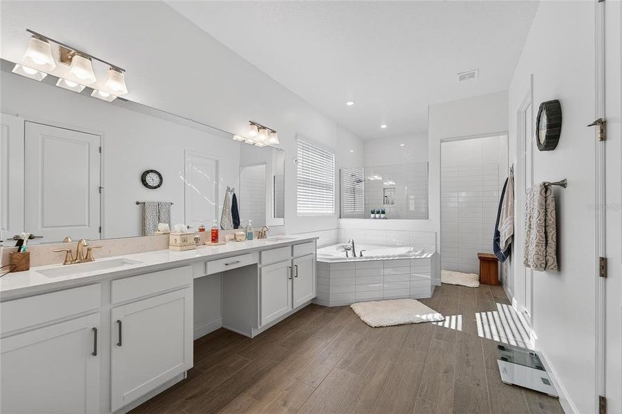 Furnished interior view inside a new home in , Wimauma (Image 46). Furnished interior view inside a new home in , Wimauma (Image 46).