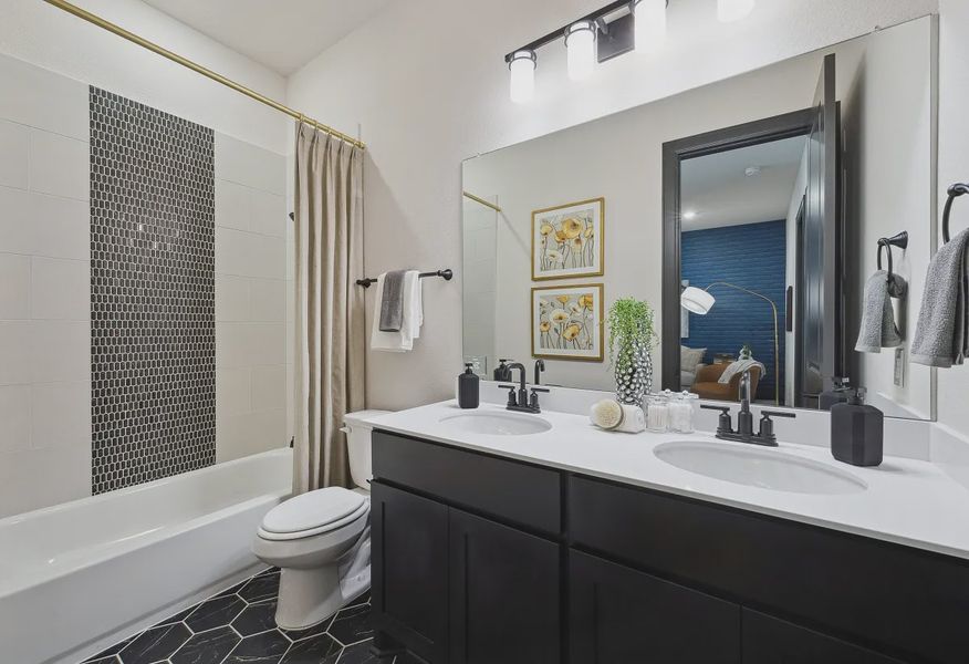 Plan 5029 Bath 3 - Staged - 18 of 19