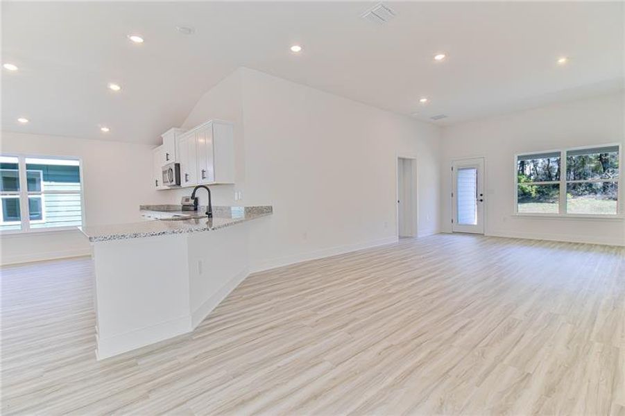 Spacious, unfurnished interior of a new home in Briarwood, Alachua (Image 8). Spacious, unfurnished interior of a new home in Briarwood, Alachua (Image 8).