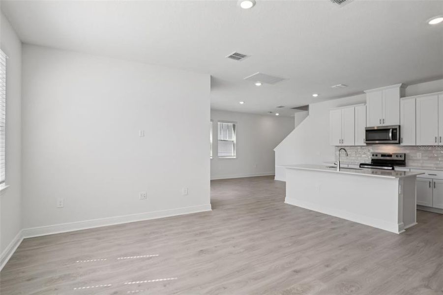 Spacious, unfurnished interior of a new home in Cyrene at Minneola, Minneola (Image 31).