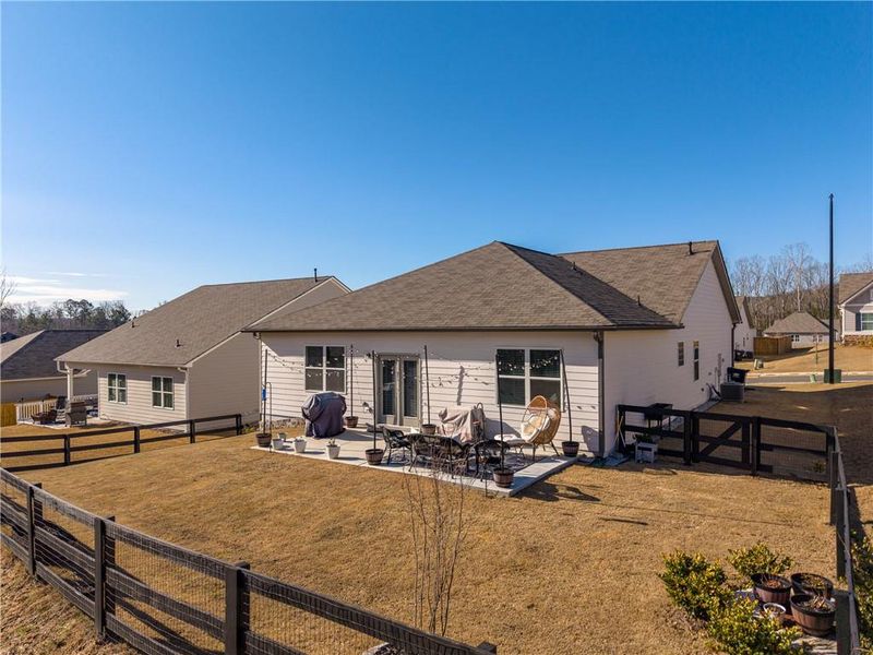 Exterior details and patio area of a home in Lost Creek, Dallas (Image 29).