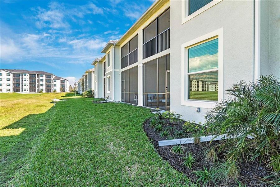 Exterior details and patio area of a home in , Venice (Image 25).
