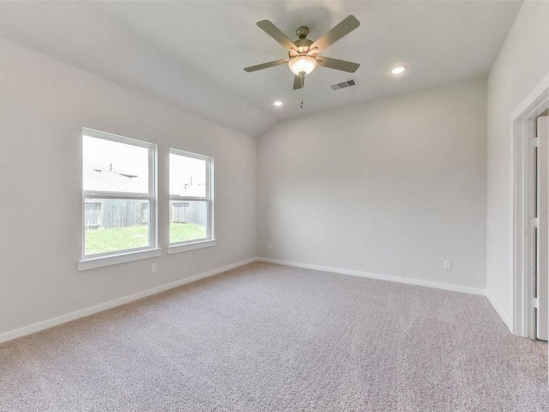Spacious, unfurnished interior of a new home in River Ranch Meadows, Dayton (Image 25).