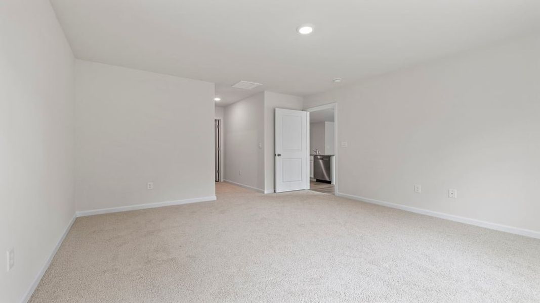 Spacious, unfurnished interior of a new home in Bentley Park, Greenwood (Image 24).