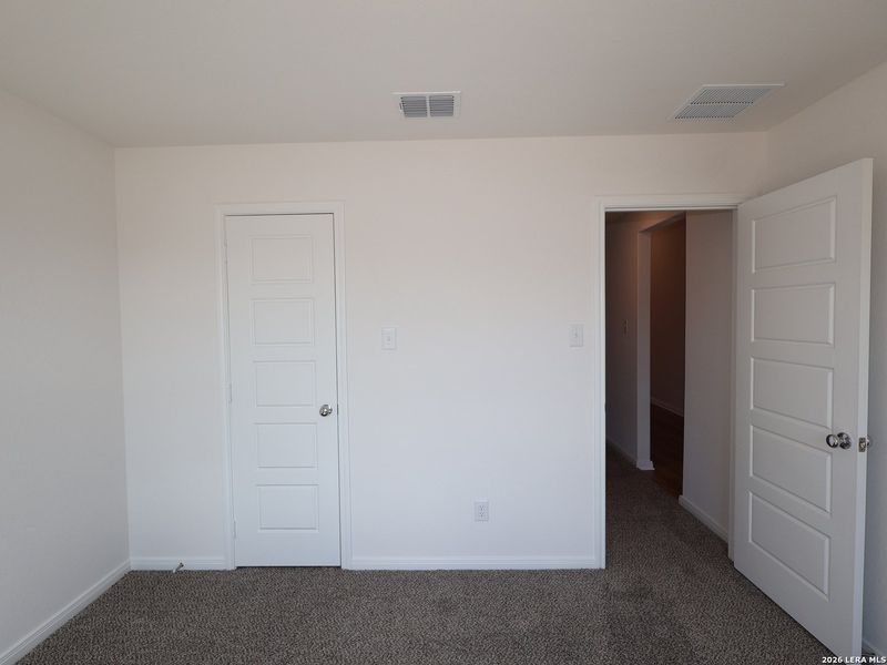 Spacious, unfurnished interior of a new home in Chaparral Ranch, Floresville (Image 21).