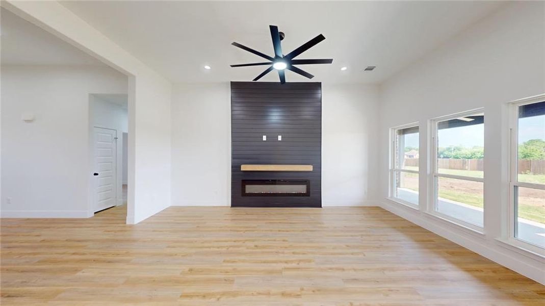 Spacious, unfurnished interior of a new home in , Greenville (Image 18).