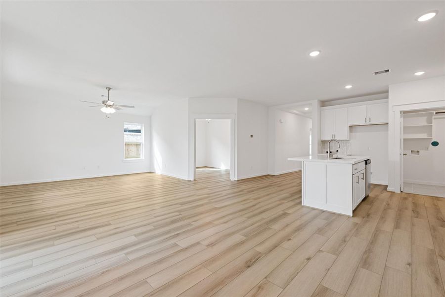 Spacious, unfurnished interior of a new home in Sunterra, Katy (Image 25). Spacious, unfurnished interior of a new home in Sunterra, Katy (Image 25).