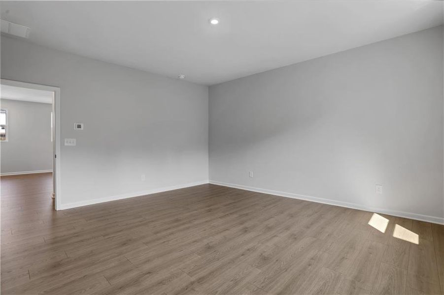 Spacious, unfurnished interior of a new home in Cambridge at Steels Bridge, Canton (Image 19).