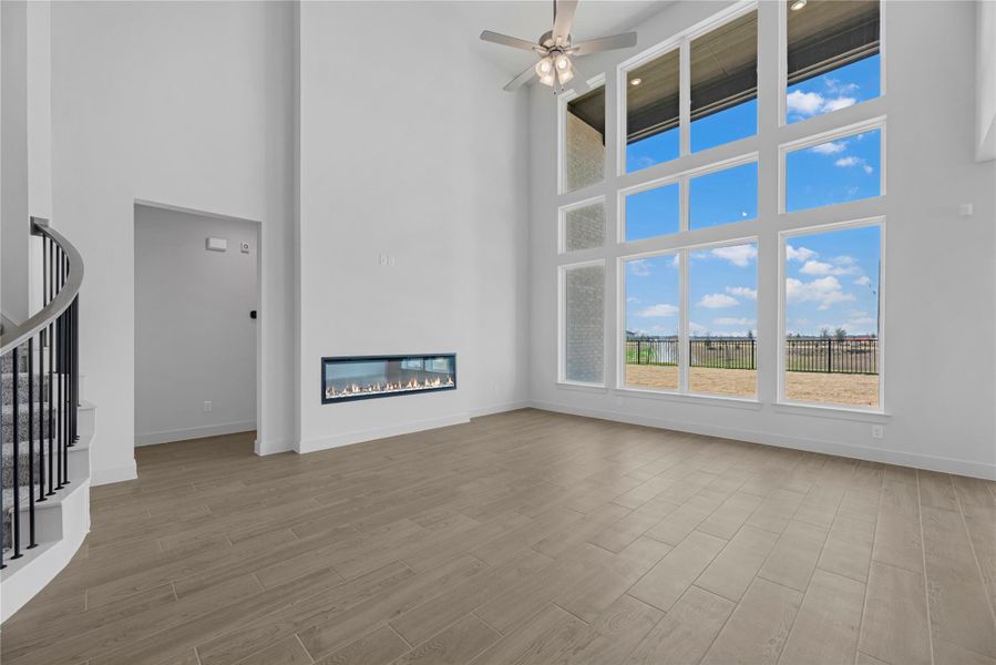 Representative image. Features, selections and colors may vary.