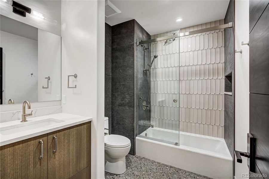 Image 33 of a home in .