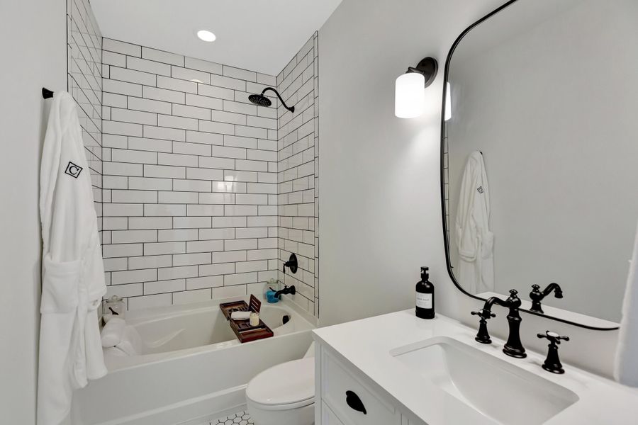 Furnished interior view inside a new home in , Wando (Image 34).