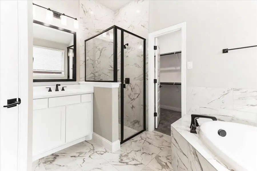 Furnished interior view inside a new home in Oaks of North Grove, Waxahachie (Image 6).