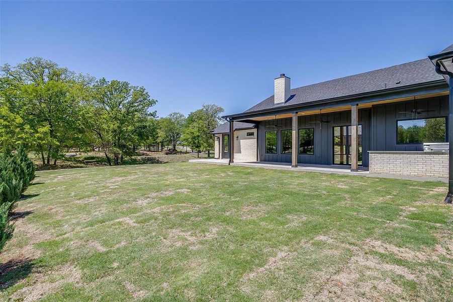 Exterior details and patio area of a home in , Lipan (Image 27).