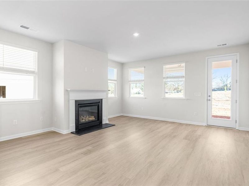 Spacious, unfurnished interior of a new home in Wehunt Meadows, Hoschton (Image 19).