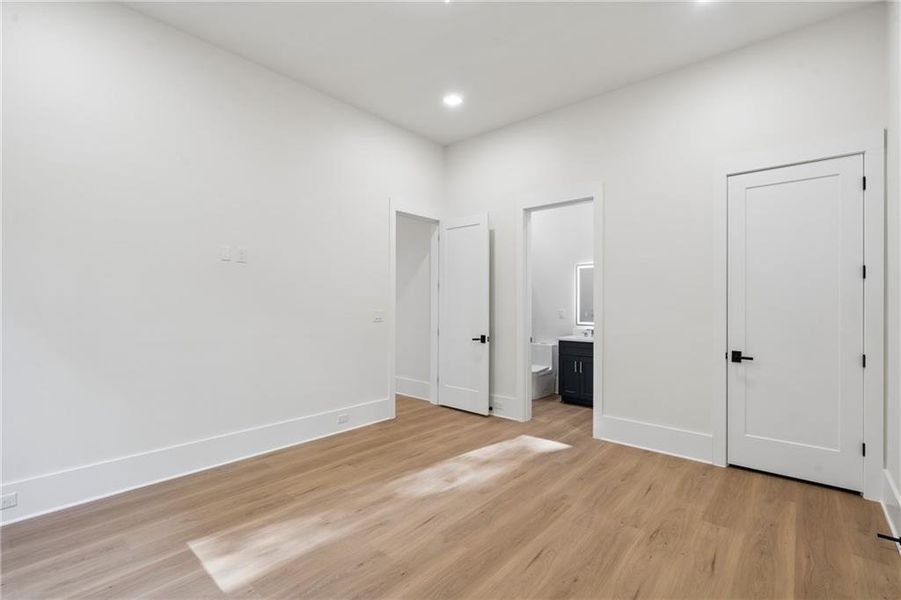 Spacious, unfurnished interior of a new home in , Auburn (Image 49).