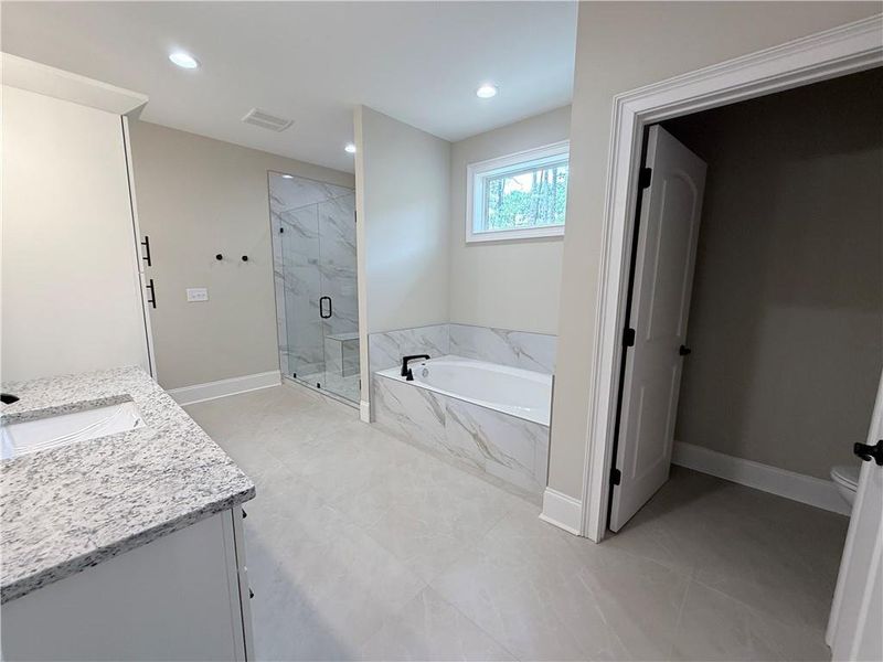 Furnished interior view inside a new home in , Mansfield (Image 8).
