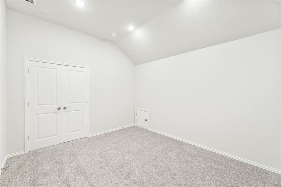 Spacious, unfurnished interior of a new home in Chaparral Park, Oak Point (Image 31). Spacious, unfurnished interior of a new home in Chaparral Park, Oak Point (Image 31).