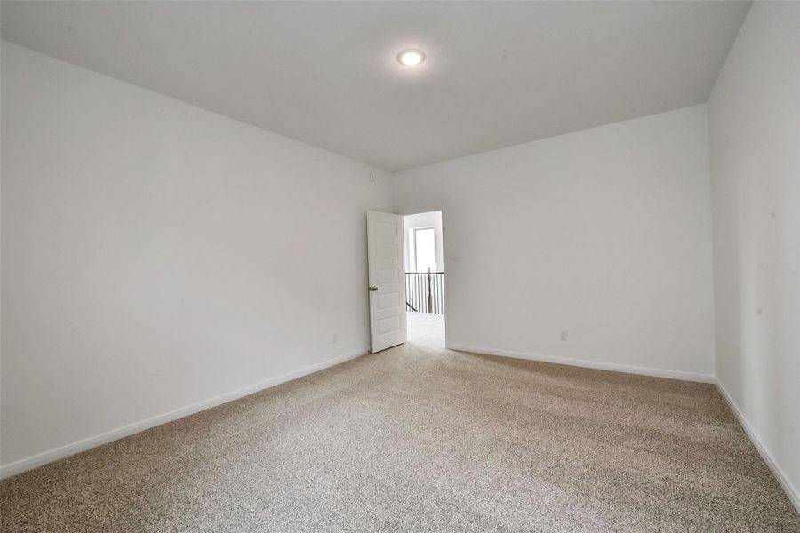Spacious, unfurnished interior of a new home in Anderson Lake, Houston (Image 21).