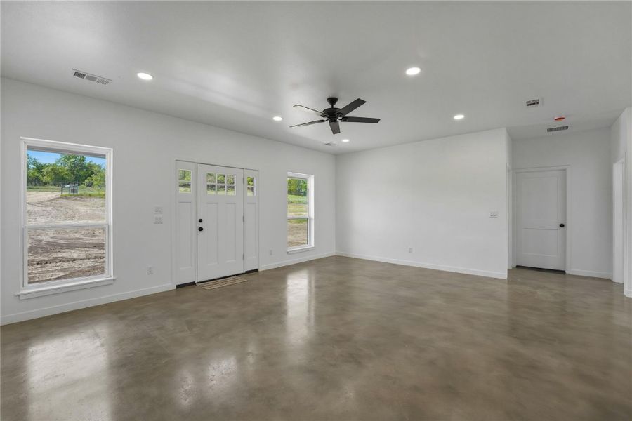 Spacious, unfurnished interior of a new home in , La Grange (Image 10).