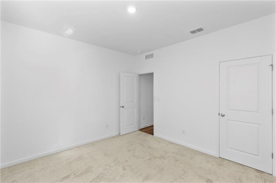 Spacious, unfurnished interior of a new home in Avery Ridge, Gainesville (Image 17).