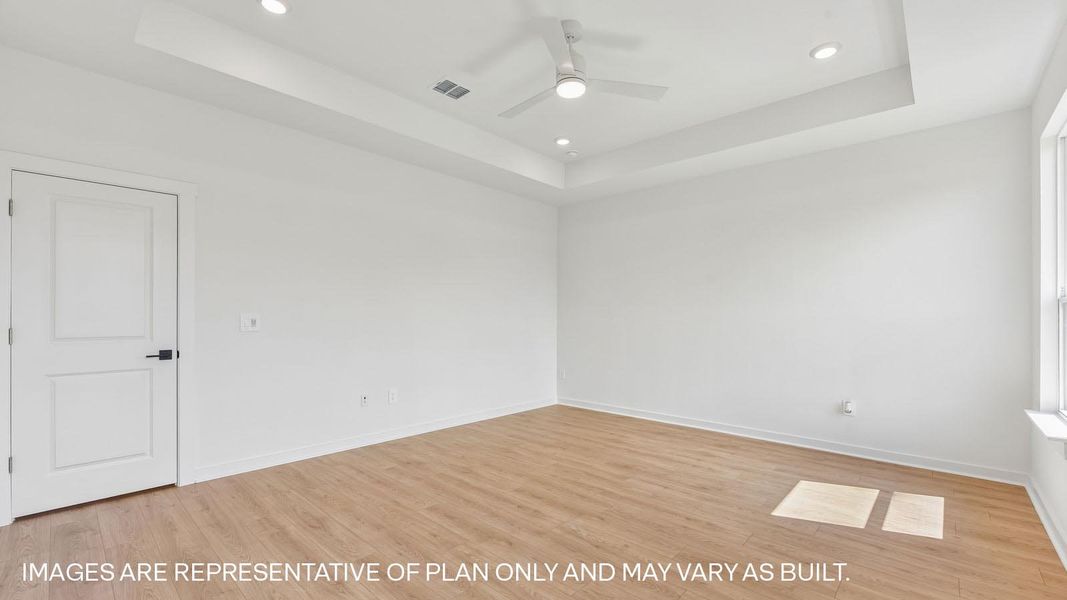 Spacious, unfurnished interior of a new home in Rosenbusch Ranch, Leander (Image 22).