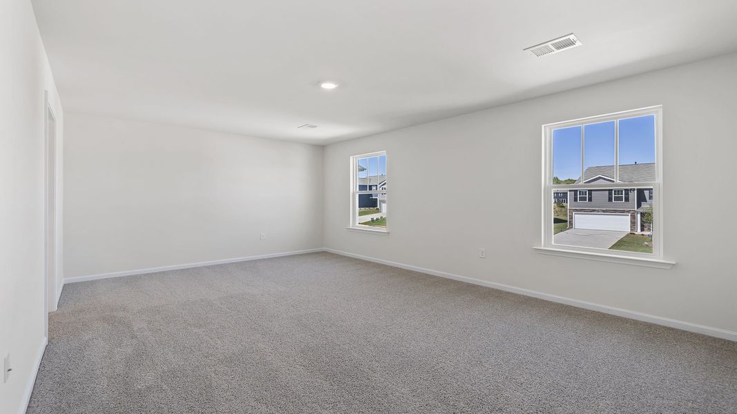 Spacious, unfurnished interior of a new home in Seneca Falls, Seneca (Image 26).