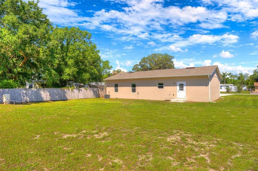 Exterior details and patio area of a home in , Deland (Image 22).