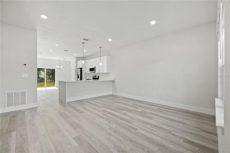 Spacious, unfurnished interior of a new home in , Ocala (Image 12).