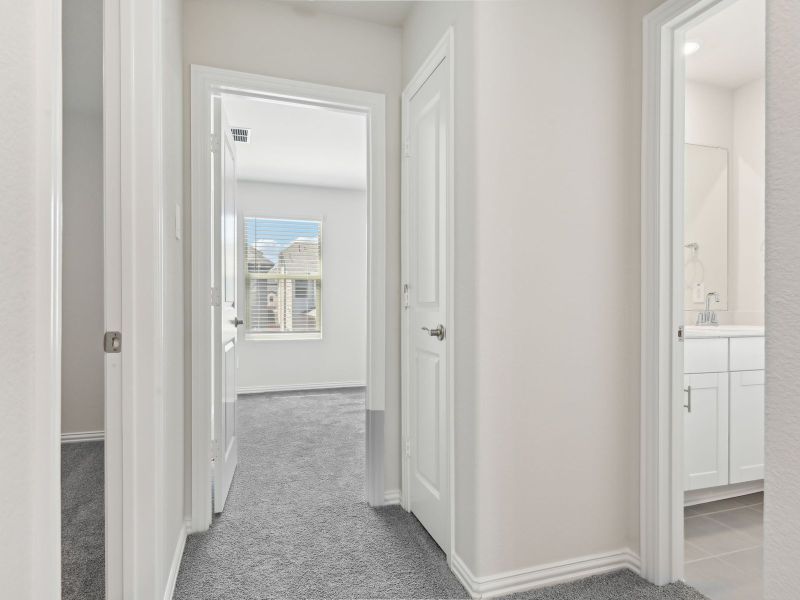 Spacious, unfurnished interior of a new home in Oak Ridge Park, Corinth (Image 13).