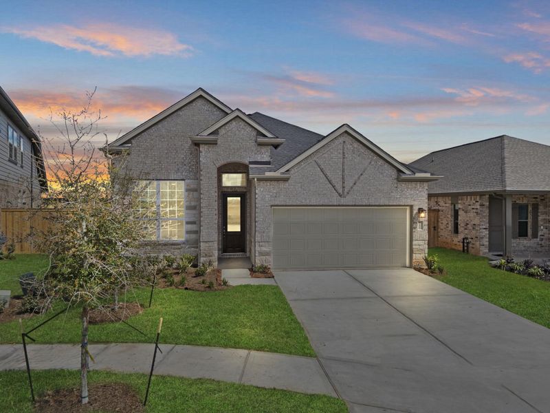 Front exterior of a new home in Beacon Point, Texas City, TX, highlighting curb appeal (Image 21).