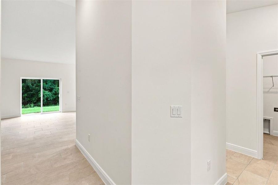 Spacious, unfurnished interior of a new home in , Yeehaw Junction (Image 31).