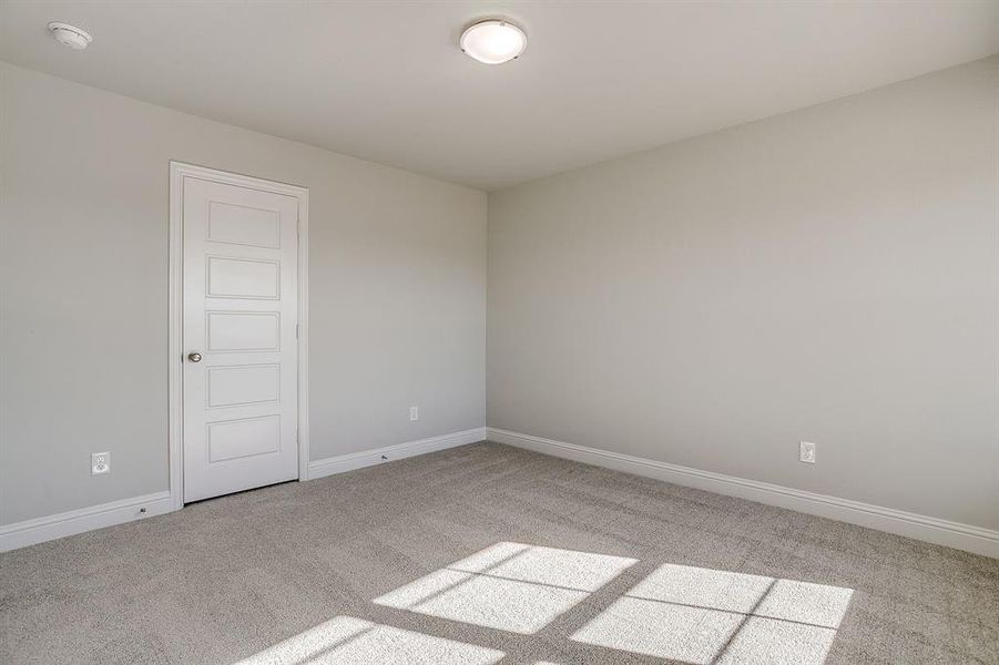 Spacious, unfurnished interior of a new home in Knight's Landing on Eden Road, Arlington (Image 37).