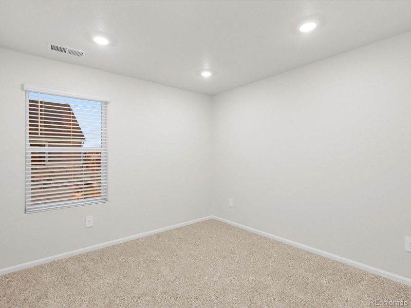 Spacious, unfurnished interior of a new home in , Aurora (Image 19).