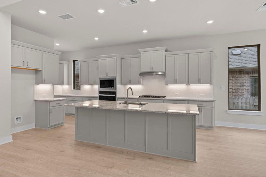 Large Center Island in Kitchen