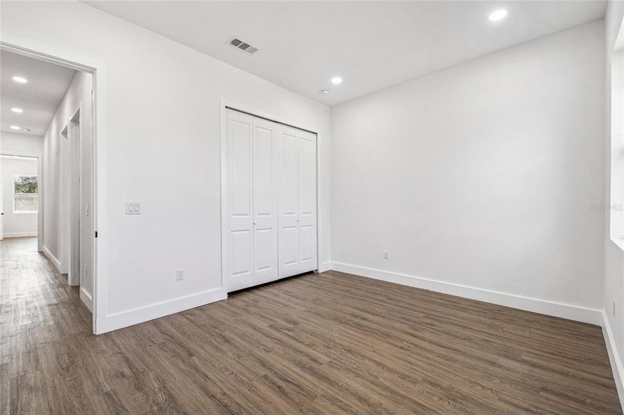 Spacious, unfurnished interior of a new home in , Spring Hill (Image 28).