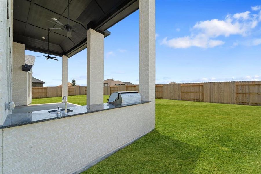 Exterior details and patio area of a home in Valencia 60', Manvel (Image 23).