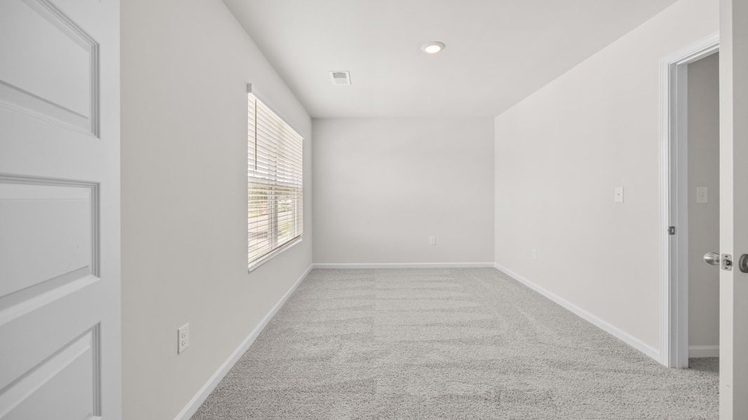 Spacious, unfurnished interior of a new home in Bellemeade Landing, Augusta (Image 25).
