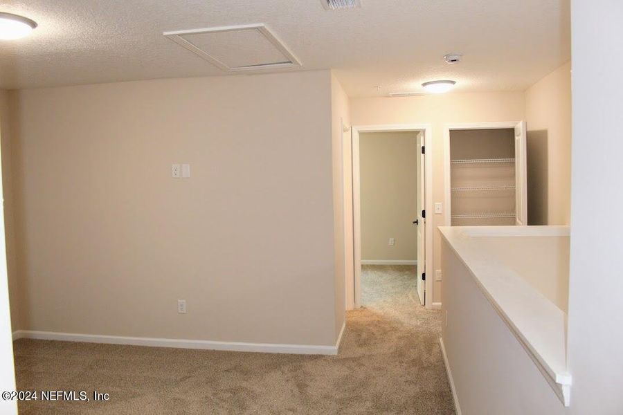 Spacious, unfurnished interior of a new home in , Middleburg (Image 16).
