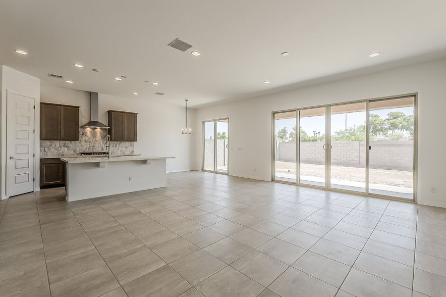 Spacious, unfurnished interior of a new home in Mirada Crossing, Goodyear (Image 21).