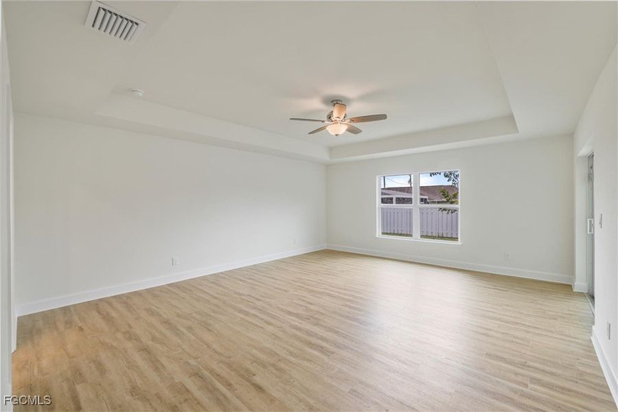 Spacious, unfurnished interior of a new home in Cape Coral, Cape Coral (Image 26).