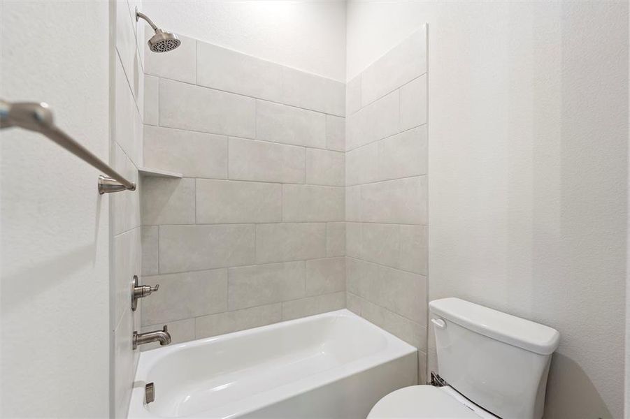 Furnished interior view inside a new home in Eagle Ridge Estates, Weatherford (Image 15).