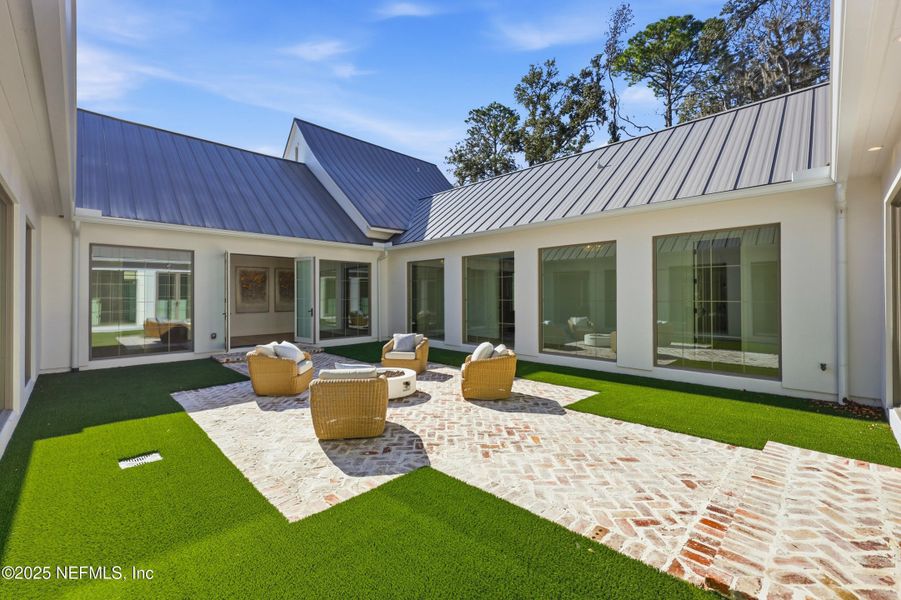 Exterior details and patio area of a home in , Ponte Vedra (Image 43).