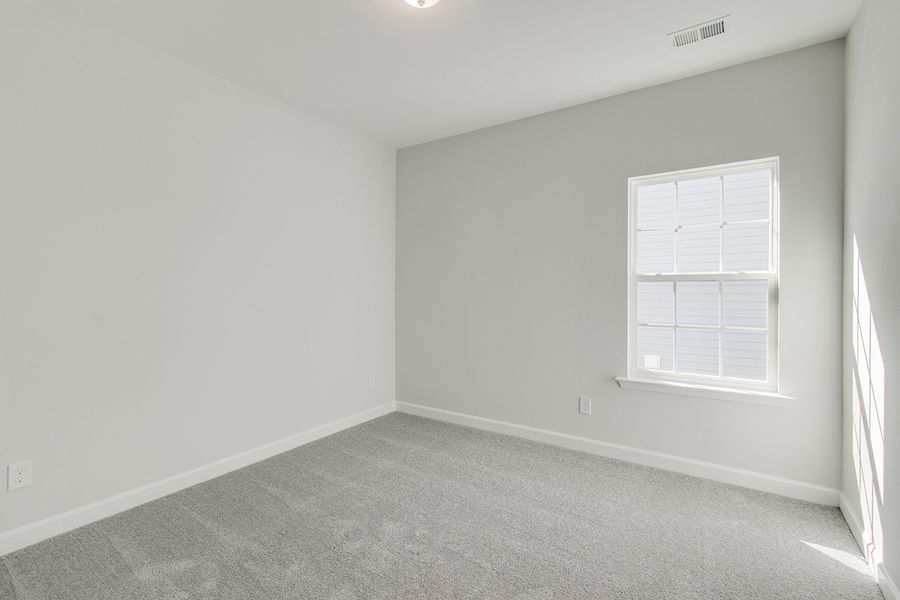 Spacious, unfurnished interior of a new home in Hendrix Farms, Lexington (Image 31).