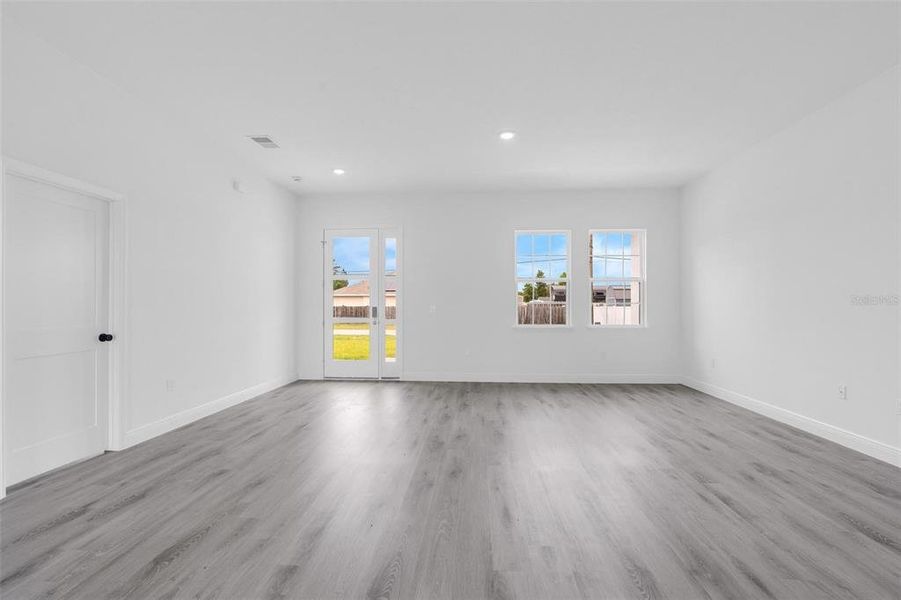 Spacious, unfurnished interior of a new home in , Ocala (Image 15).