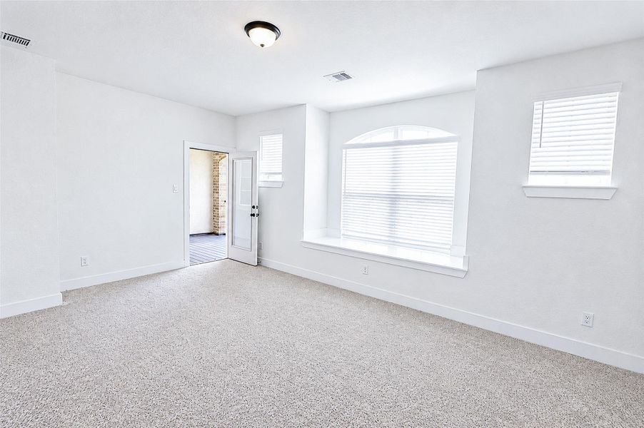 Spacious, unfurnished interior of a new home in , Katy (Image 34).